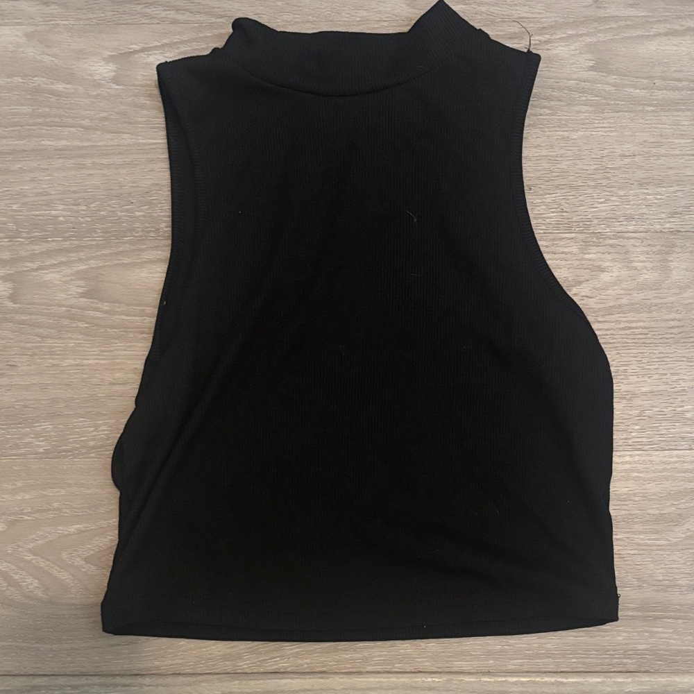 SHEIN Black Sleeveless Crop Tank Top